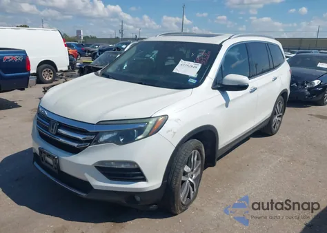 2017 Honda Pilot Touring z USA, uszkodzony, nr VIN 5FNYF5H94HB047661